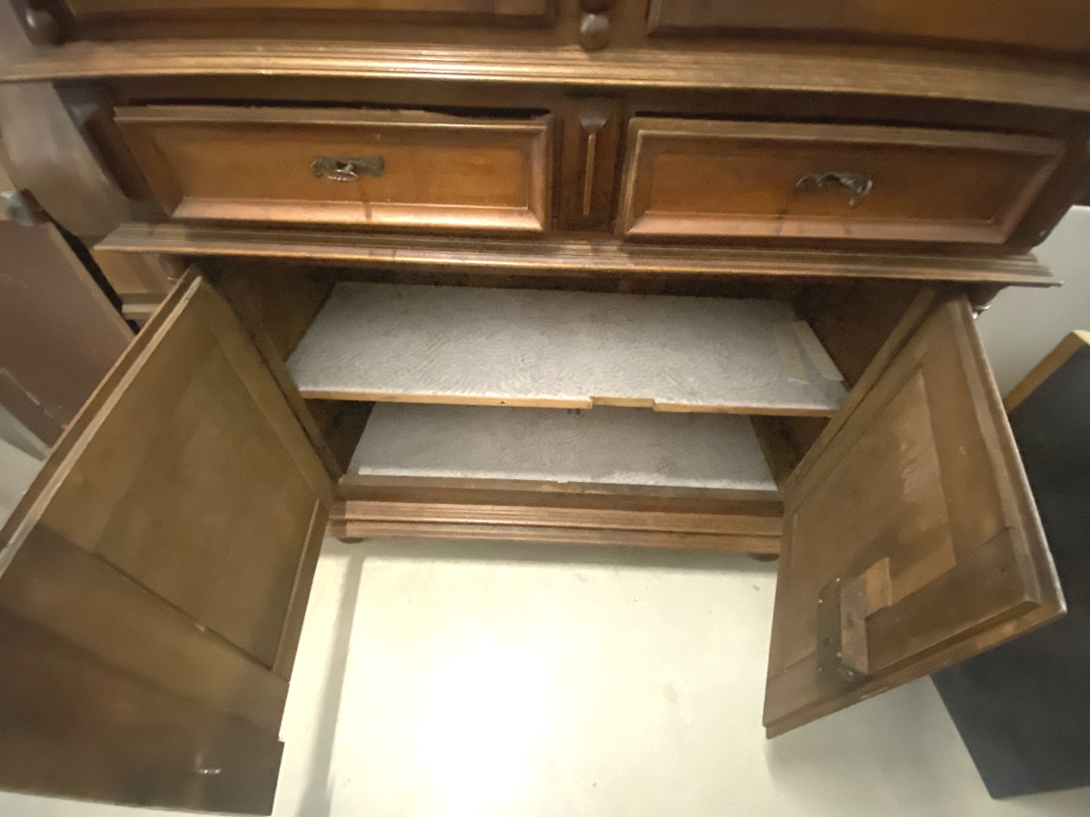 Grand buffet de salon 17ème noyer a 2 doubles portes,2 tiroirs , corniche ,a l'aigle bicéphale-photo-2