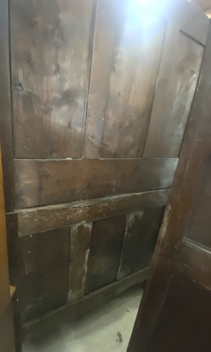 Grand buffet de salon 17ème noyer a 2 doubles portes,2 tiroirs , corniche ,a l'aigle bicéphale-photo-5