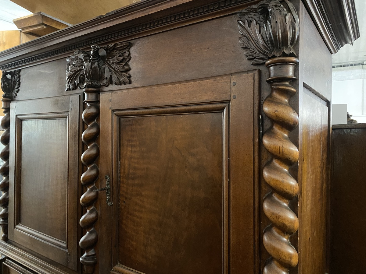Grand buffet de salon 17ème noyer a 2 doubles portes,2 tiroirs , corniche ,a l'aigle bicéphale-photo-6