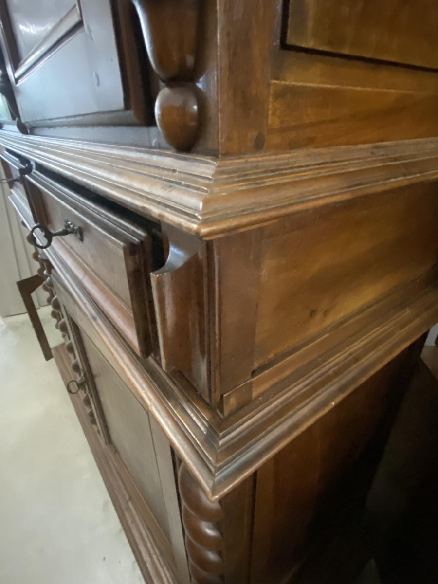 Grand buffet de salon 17ème noyer a 2 doubles portes,2 tiroirs , corniche ,a l'aigle bicéphale-photo-7
