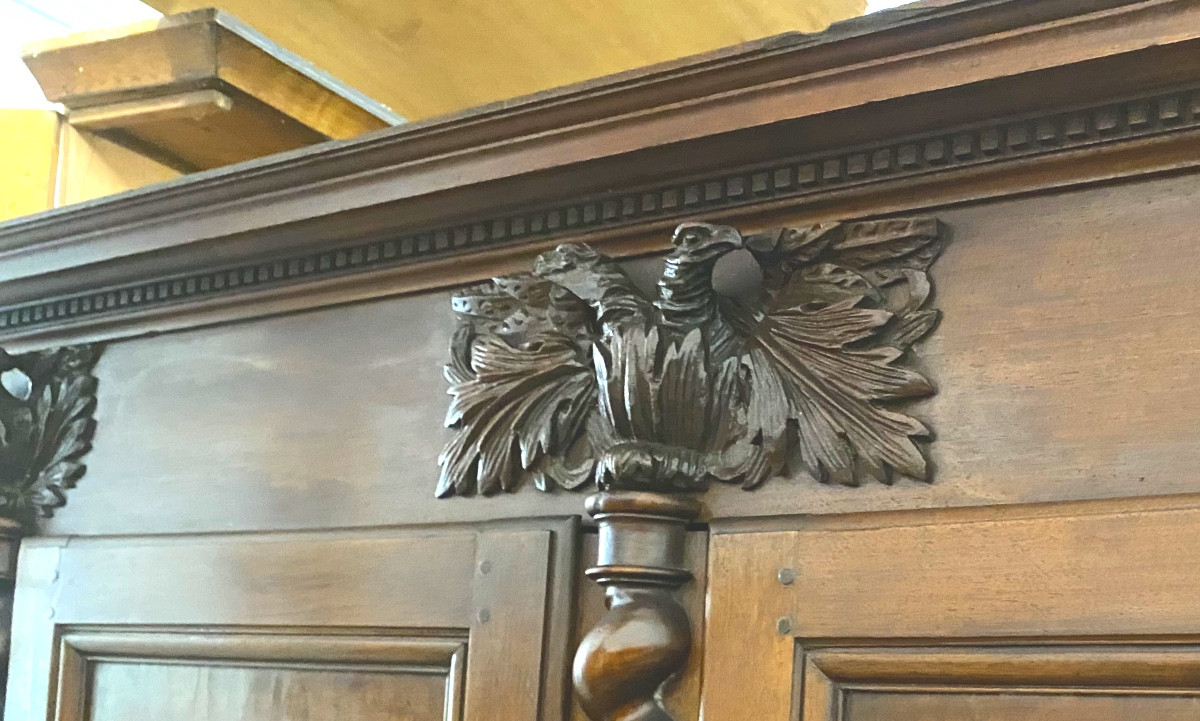 Grand buffet de salon 17ème noyer a 2 doubles portes,2 tiroirs , corniche ,a l'aigle bicéphale-photo-8