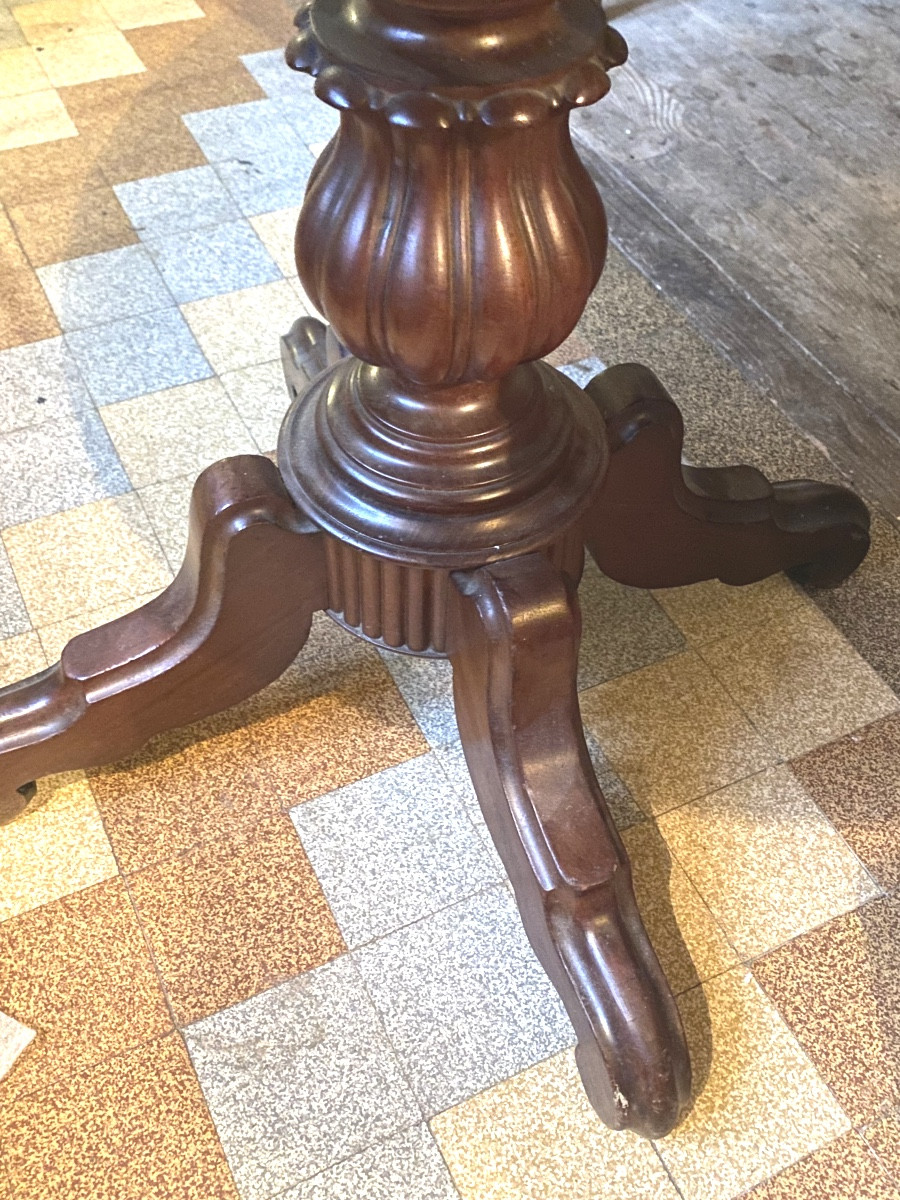 Generous Oval English Pedestal Table, 19th Century, With An Ornate Central Pedestal In Red Mahogany And A Swiveling Top-photo-2