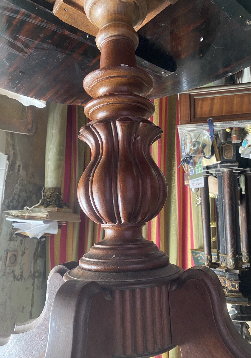 Generous Oval English Pedestal Table, 19th Century, With An Ornate Central Pedestal In Red Mahogany And A Swiveling Top-photo-5