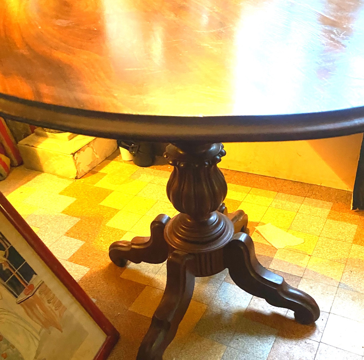 Generous Oval English Pedestal Table, 19th Century, With An Ornate Central Pedestal In Red Mahogany And A Swiveling Top-photo-8