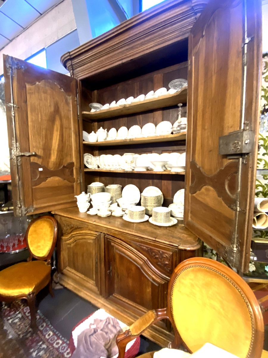  Très Important Buffet de Présentation deux corps en noyer d'époque 18ème, Louis XV pieds miche-photo-2