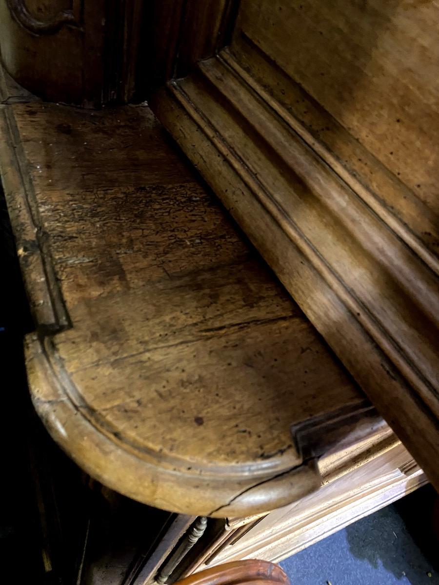  Très Important Buffet de Présentation deux corps en noyer d'époque 18ème, Louis XV pieds miche-photo-1