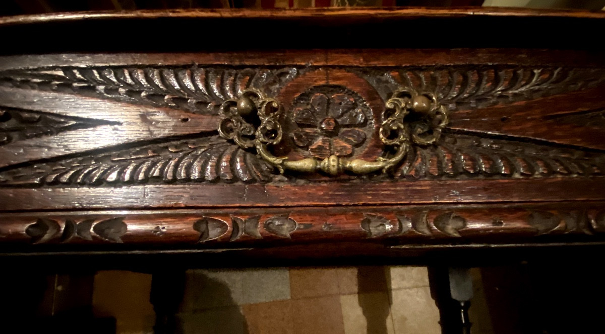 Ravissante table console en chêne a traverses,  façade sculptée, de style Louis XIII un tiroir -photo-2