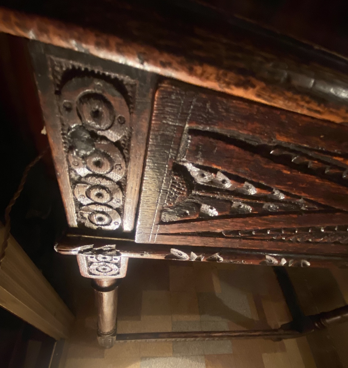 Ravissante table console en chêne a traverses,  façade sculptée, de style Louis XIII un tiroir -photo-1