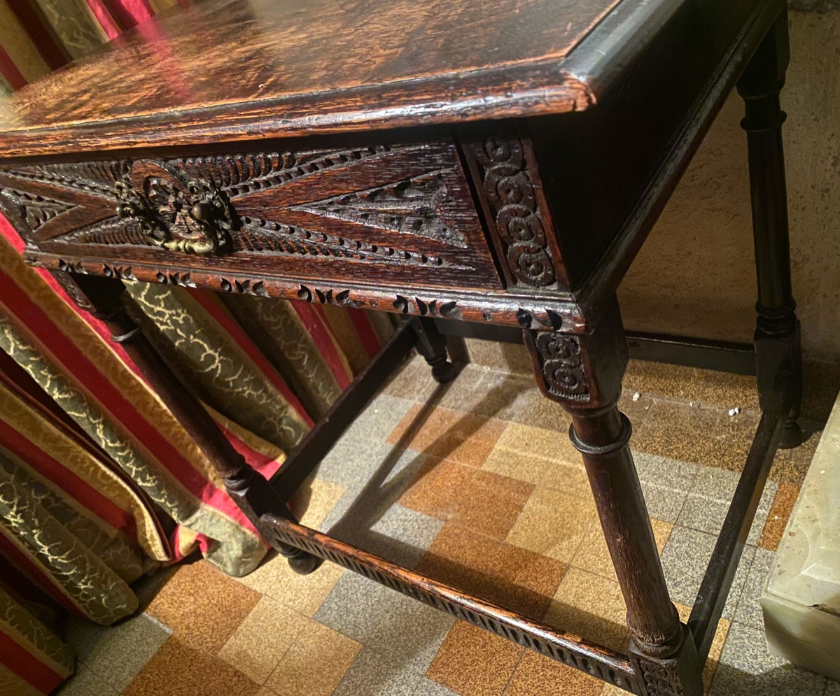 Ravissante table console en chêne a traverses,  façade sculptée, de style Louis XIII un tiroir -photo-3