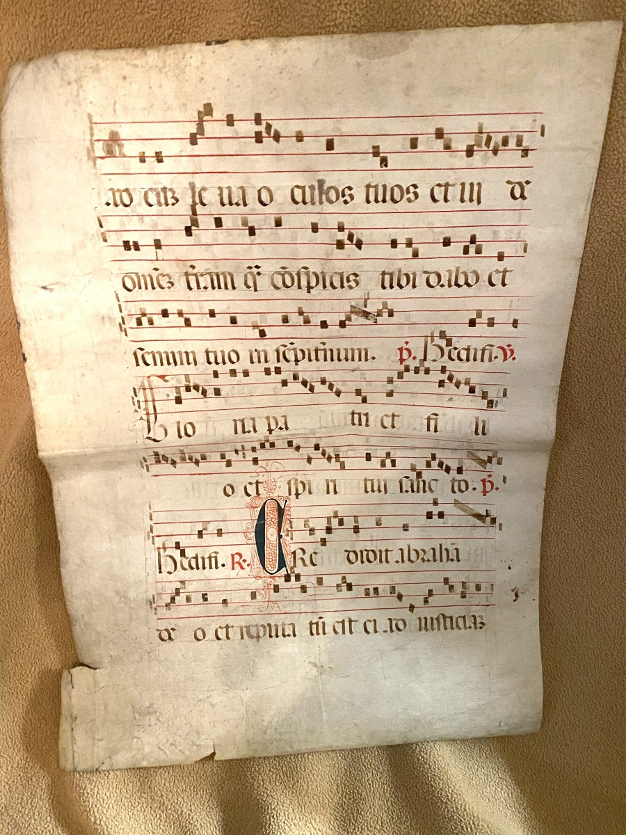 Grande page double d'Antiphonaire 17ème peinte sur vélin Lettrines & texte et musique bicolore -photo-4