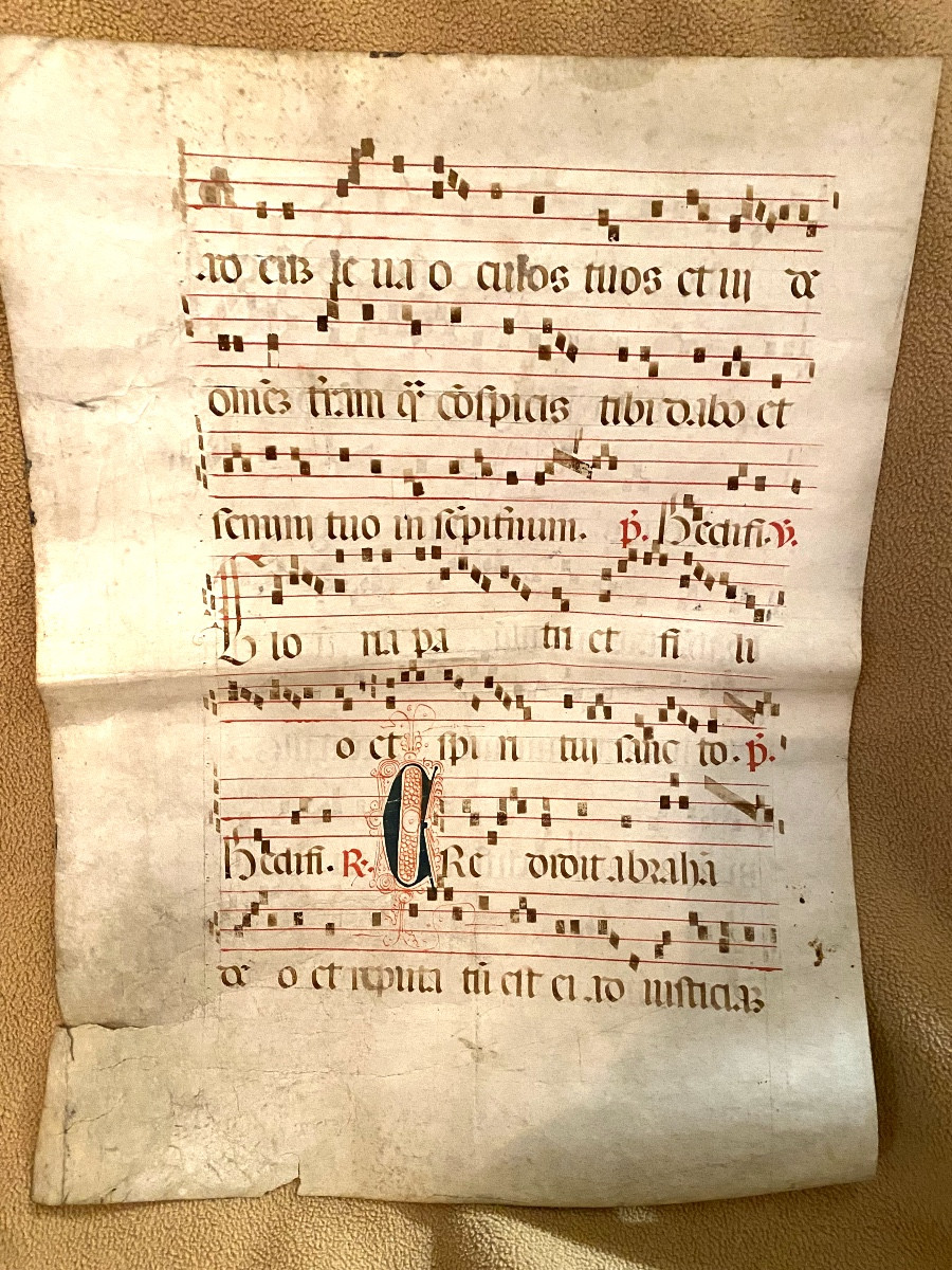 Grande page double d'Antiphonaire 17ème peinte sur vélin Lettrines & texte et musique bicolore 