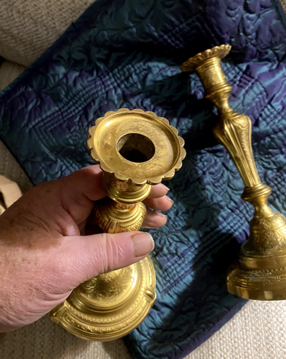 A Beautiful Pair Of Louis XV Period Bronze Candlesticks, Richly Chased And Mercury-gilded, 18th Century-photo-2