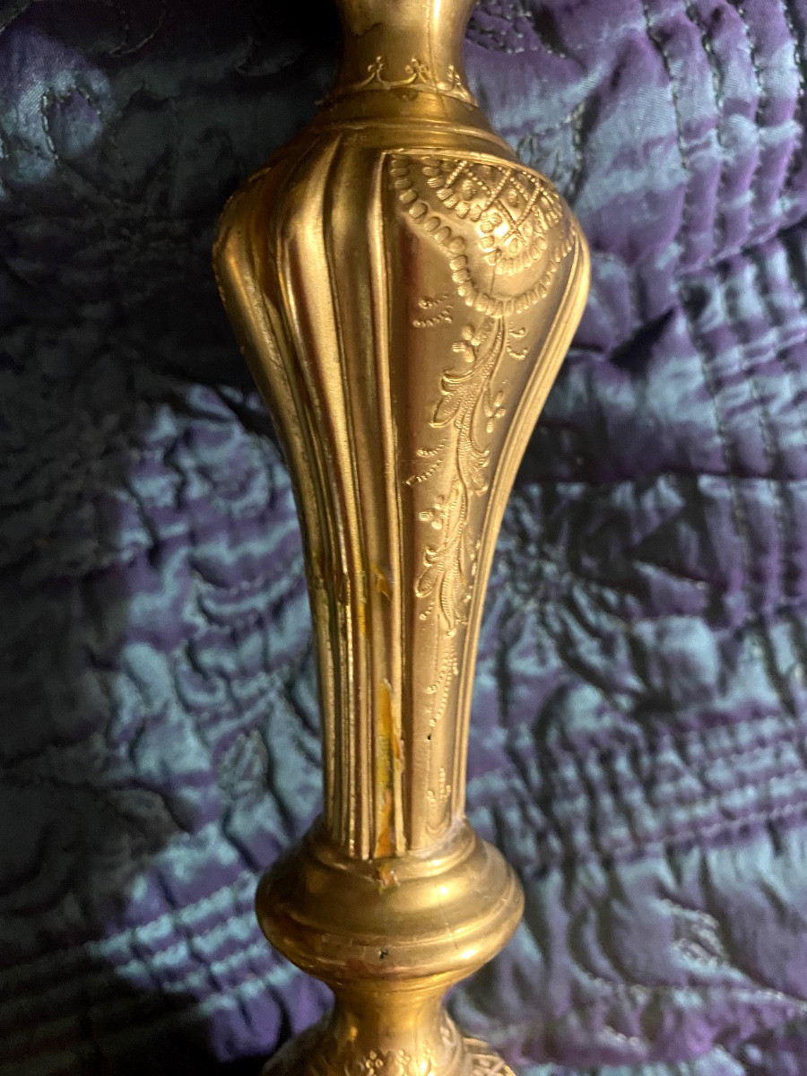 A Beautiful Pair Of Louis XV Period Bronze Candlesticks, Richly Chased And Mercury-gilded, 18th Century-photo-4