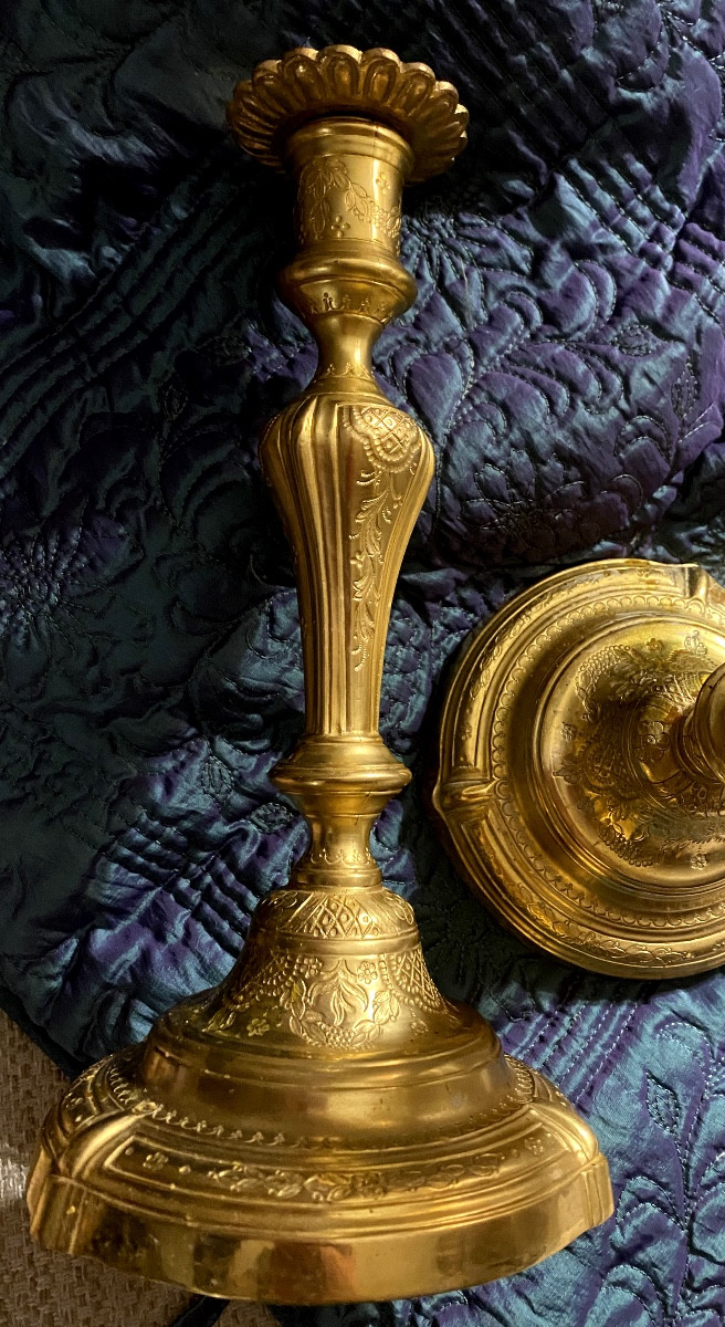 A Beautiful Pair Of Louis XV Period Bronze Candlesticks, Richly Chased And Mercury-gilded, 18th Century-photo-8