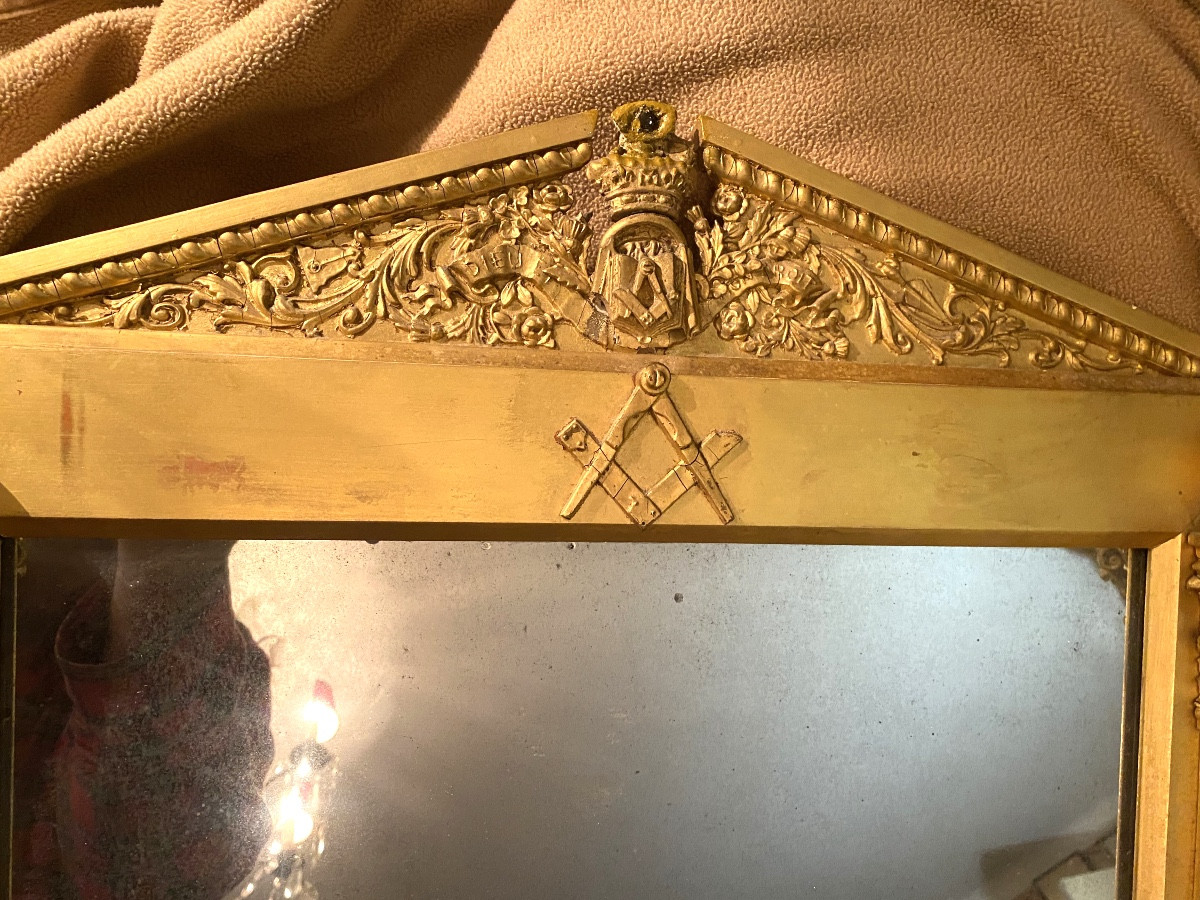 19th Century Gilded Wooden "masonic" Mirror With Columns Featuring Celestial Spheres And A Compass And Square Pediment-photo-4