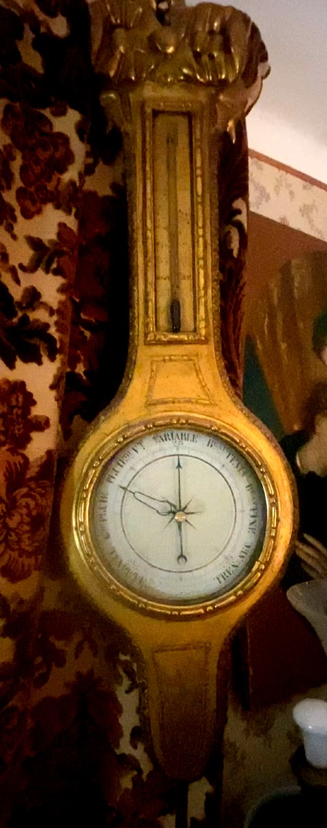Grand baromètre en bois doré de la fin du XVIIIème siècle signé Caduries , rue de Bervi Faubg.