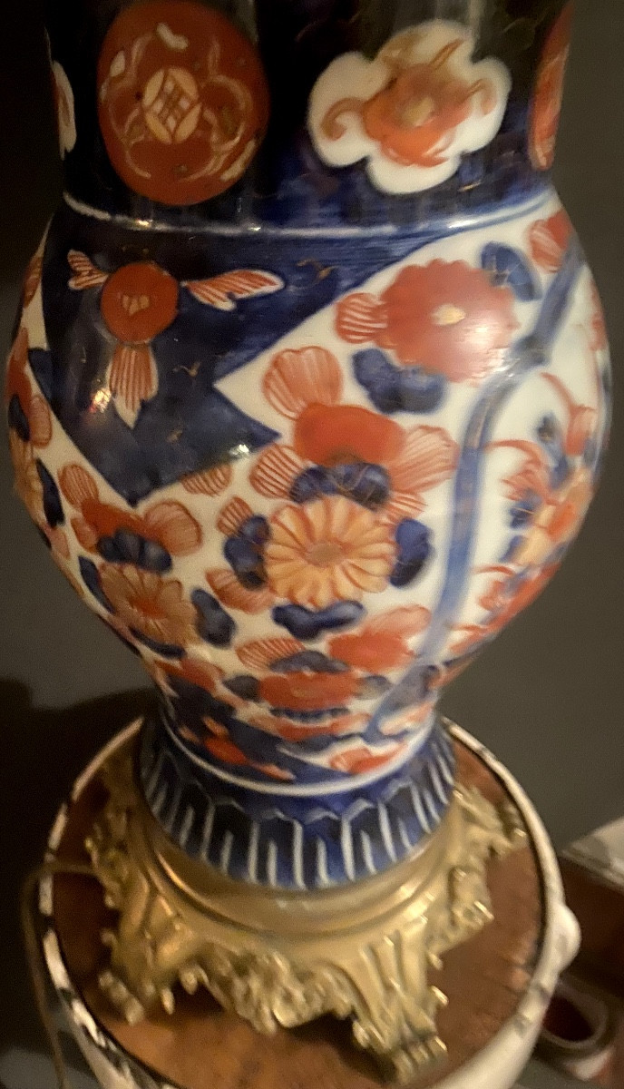 Généreuse Lampe de Salon en Porcelaine Imari Japonaise avec piètement et montage bronze ,élect.