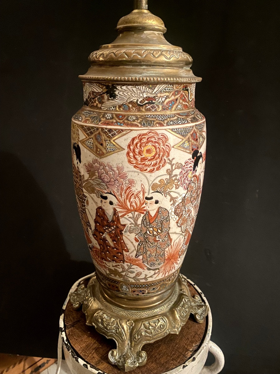 Grande lampe de salon en porcelaine de "Satsuma"19ème, soclée en France de bronzes ornementaux 