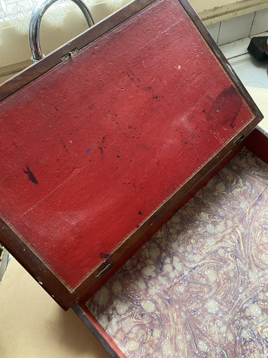 Rare et bel Ecritoire de Voyage formant pupitre acajou roux et dessus maroquin rouge décoré 19è-photo-4