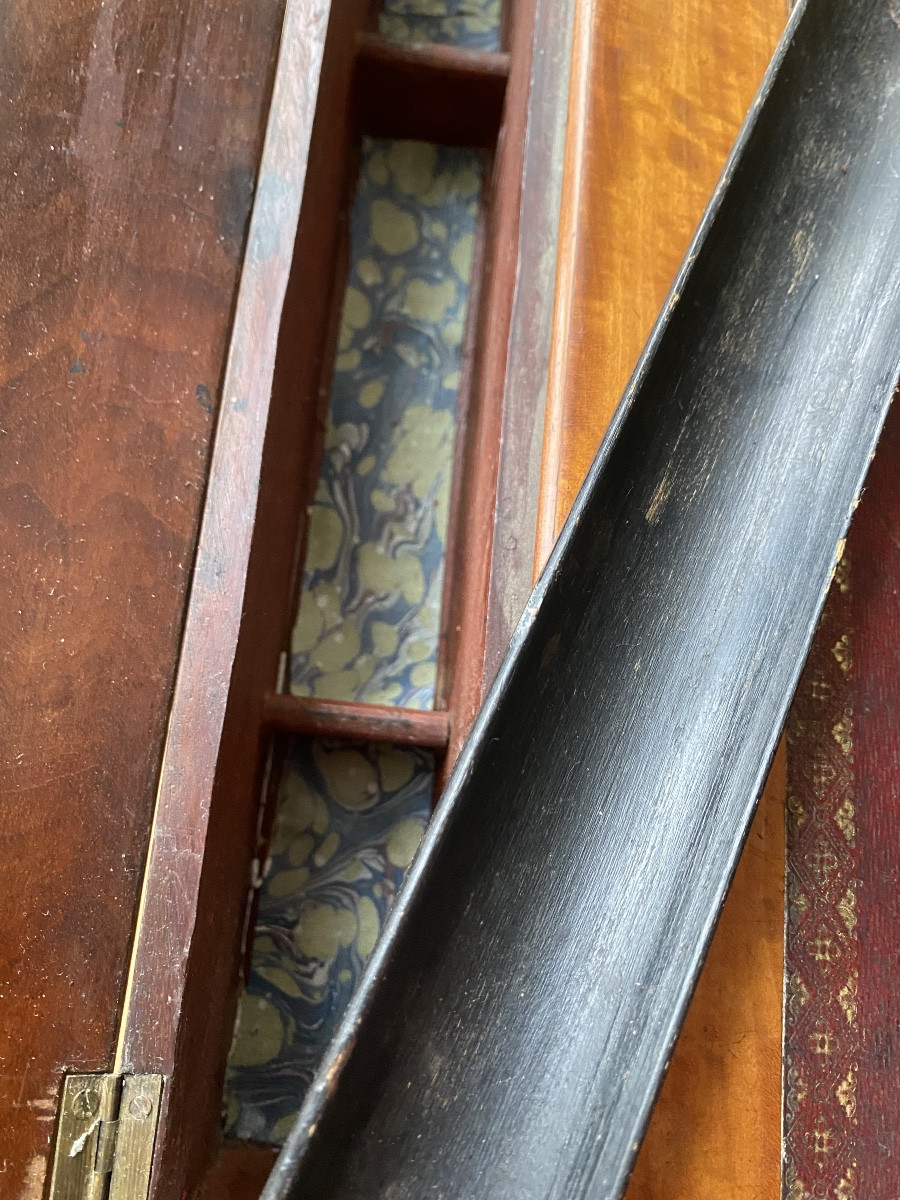 Rare et bel Ecritoire de Voyage formant pupitre acajou roux et dessus maroquin rouge décoré 19è-photo-3