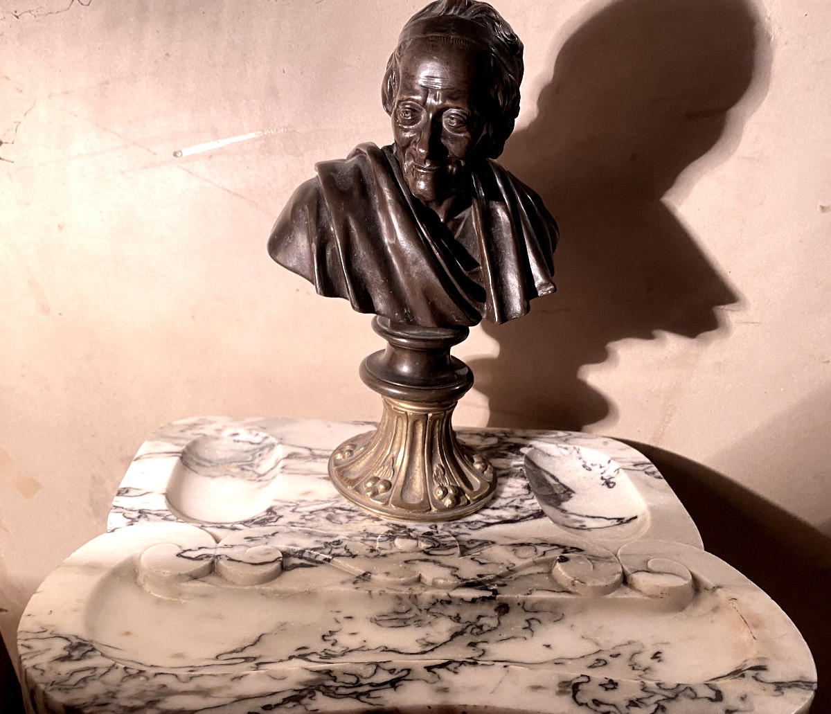 Trinket Tray: White Baroque Marble Veined With Grey, With A Bronze Bust Of Voltaire, Barbedienne, 19th Century