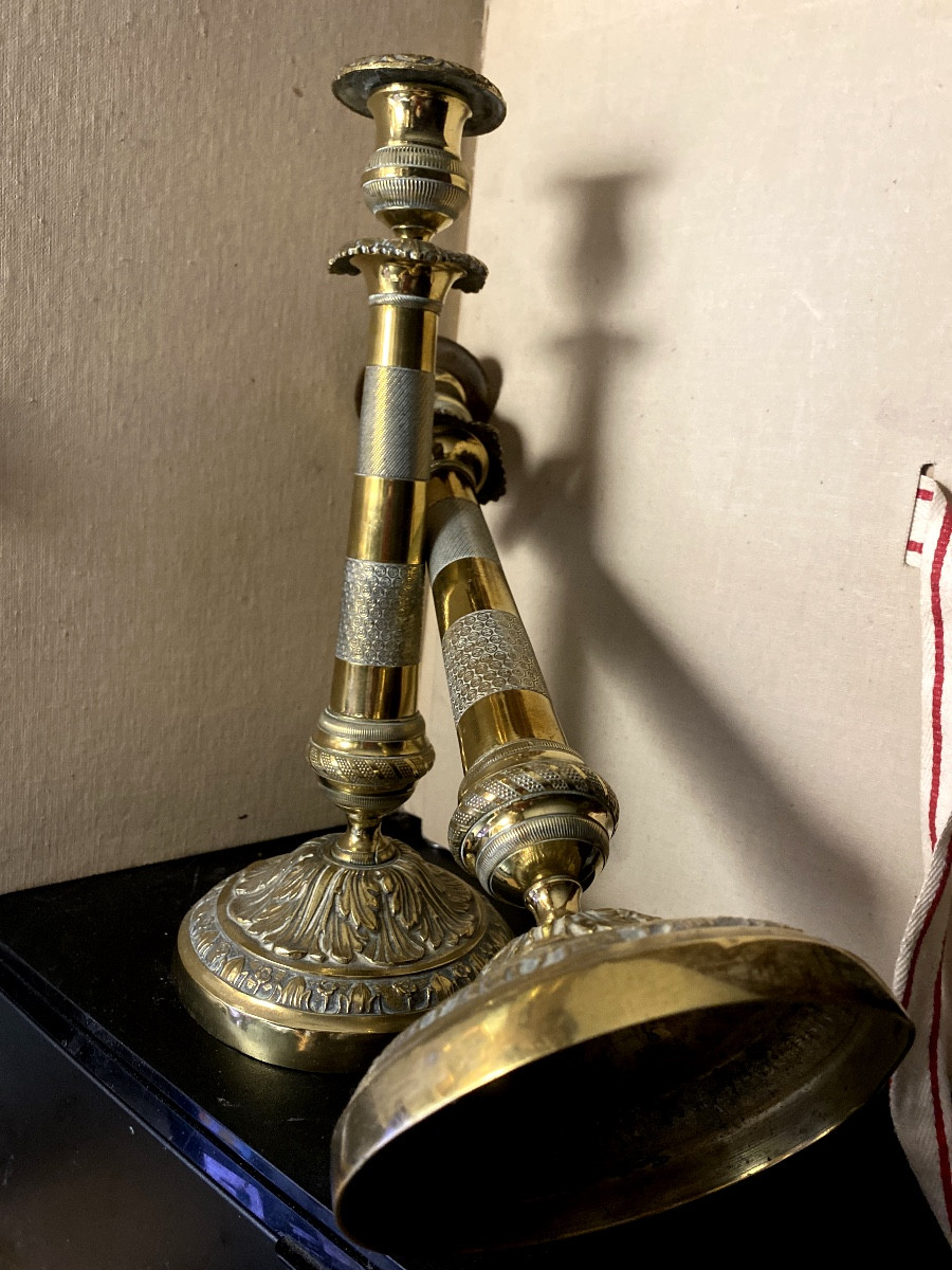 Paire de Bougeoirs en bronze ciselé d'époque Directoire piédouche acanthe et fût guilloché doré-photo-8