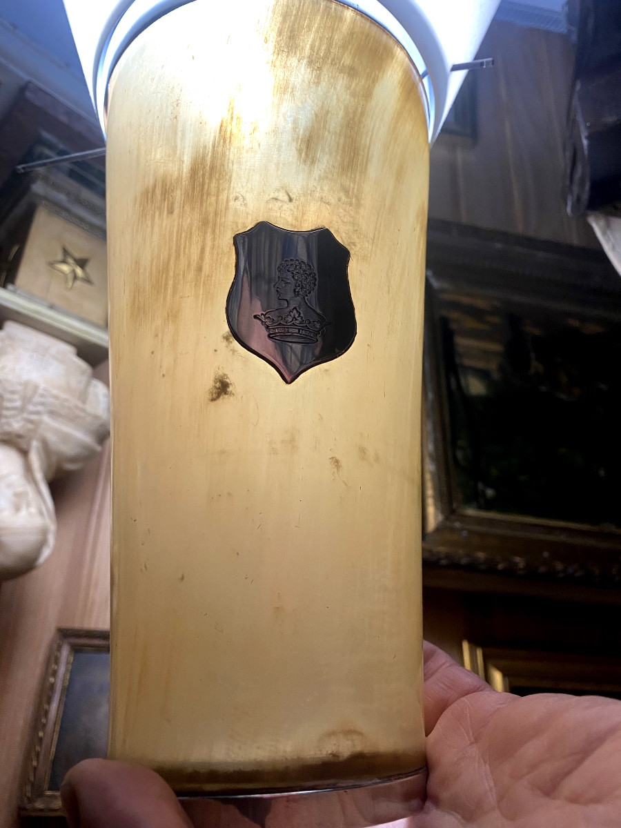 Giant English Hunting Goblet From The 1930s, Made Of Beige Rolled Horn With A Solid Silver Rim And Shield-photo-3