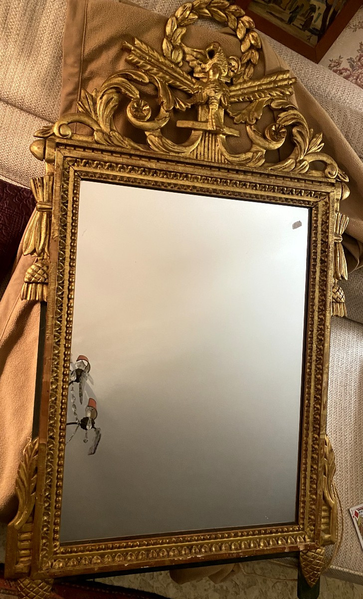 Importante glace de style Louis XVI en bois doré cadres encadrement palmettes fronton ajouré 19
