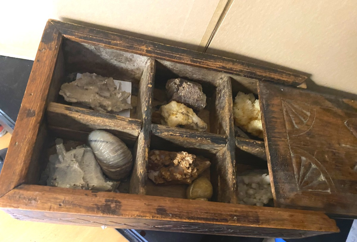 Queyras Box, Carved Fir With Compartments, Sliding Lid, 18th-century Stone Collection-photo-3