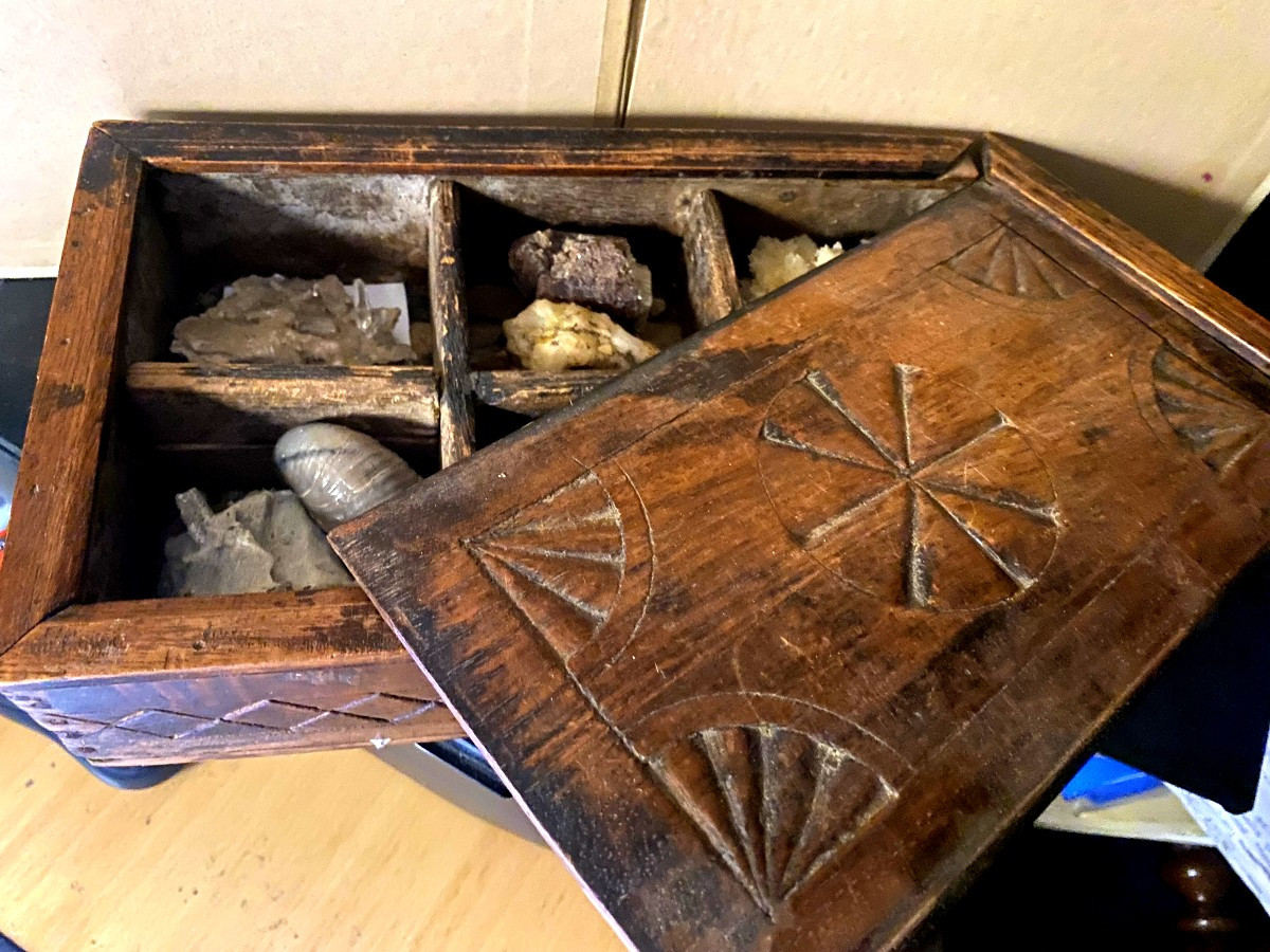 Queyras Box, Carved Fir With Compartments, Sliding Lid, 18th-century Stone Collection-photo-1