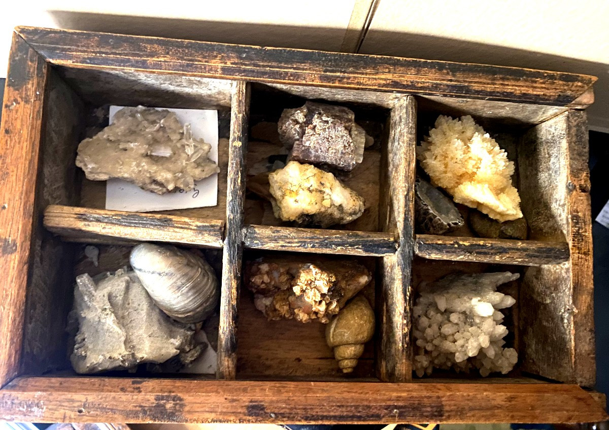 Queyras Box, Carved Fir With Compartments, Sliding Lid, 18th-century Stone Collection-photo-2