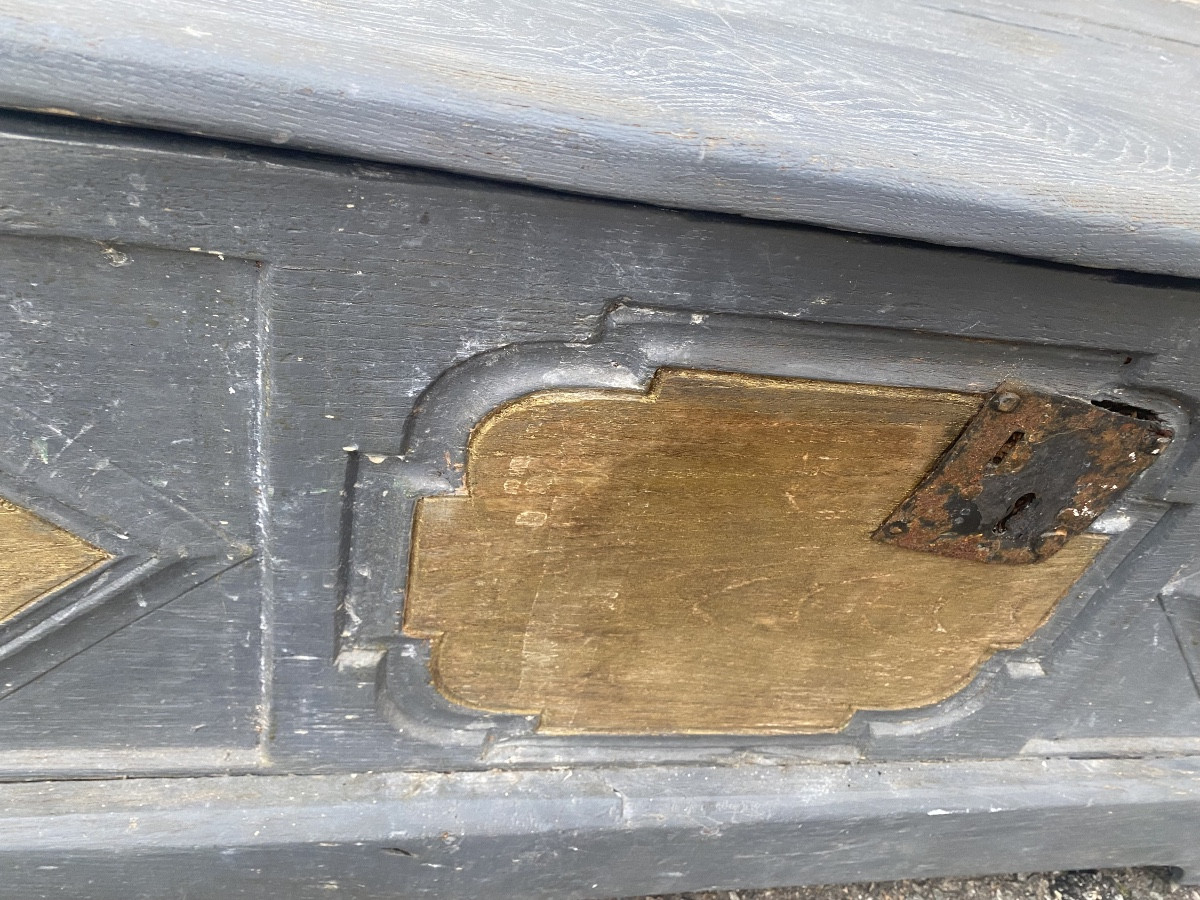 Coffre de montagne en bois blanc XVIIIème à panneaux ressortis et bien ornementé sur les cotés-photo-4