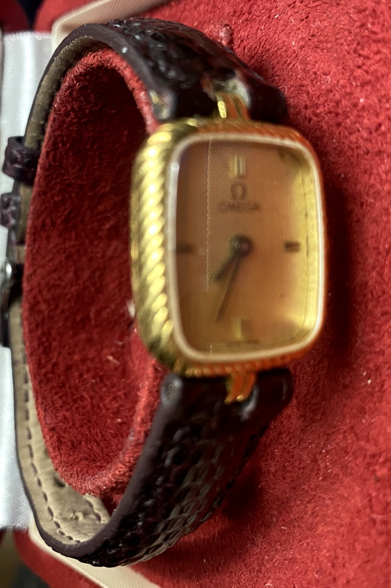  Beautiful Rectangular Gold Ladies' Watch With A Lizard Strap, Omega Brand, Hallmarked, Quartz Movement-photo-3