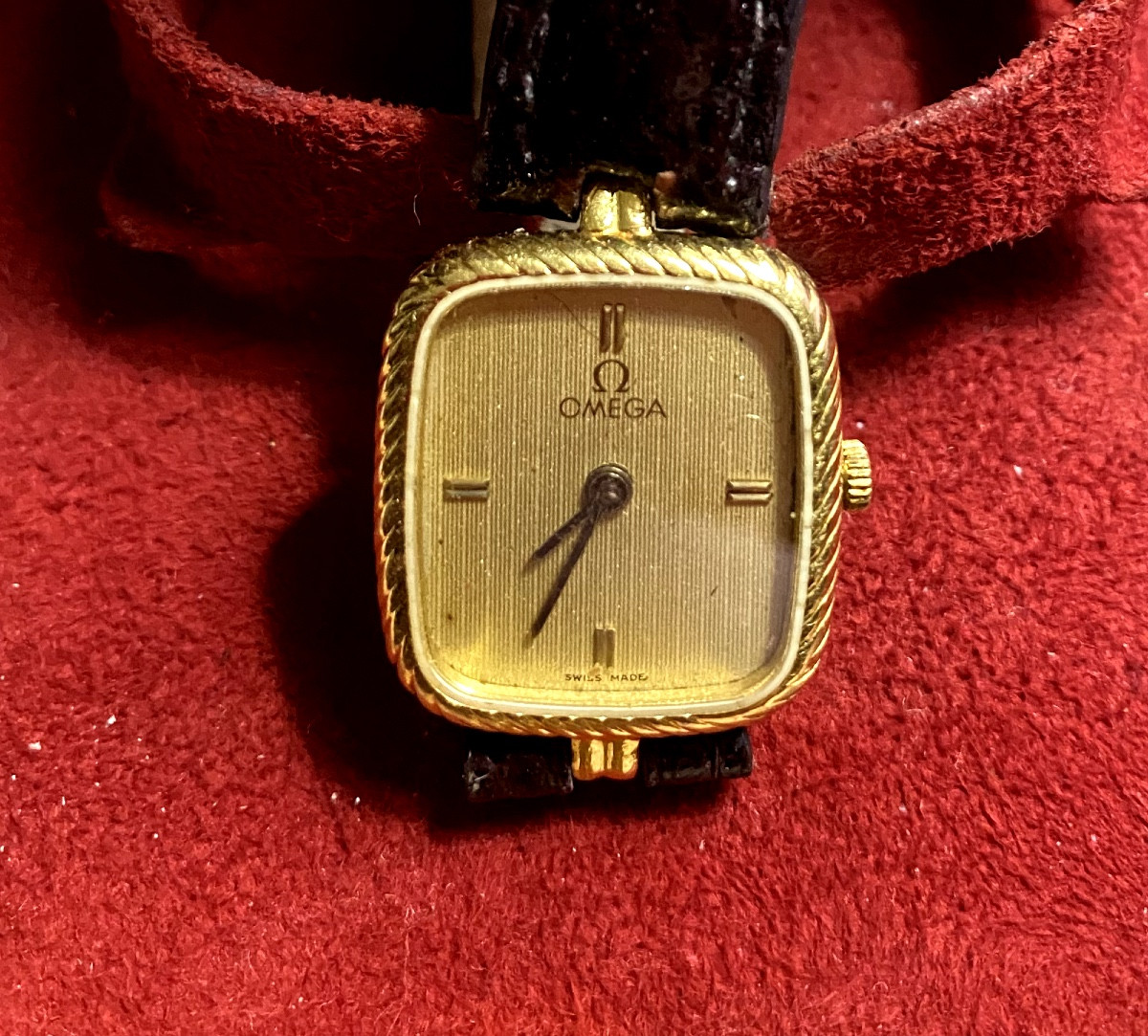  Beautiful Rectangular Gold Ladies' Watch With A Lizard Strap, Omega Brand, Hallmarked, Quartz Movement-photo-1