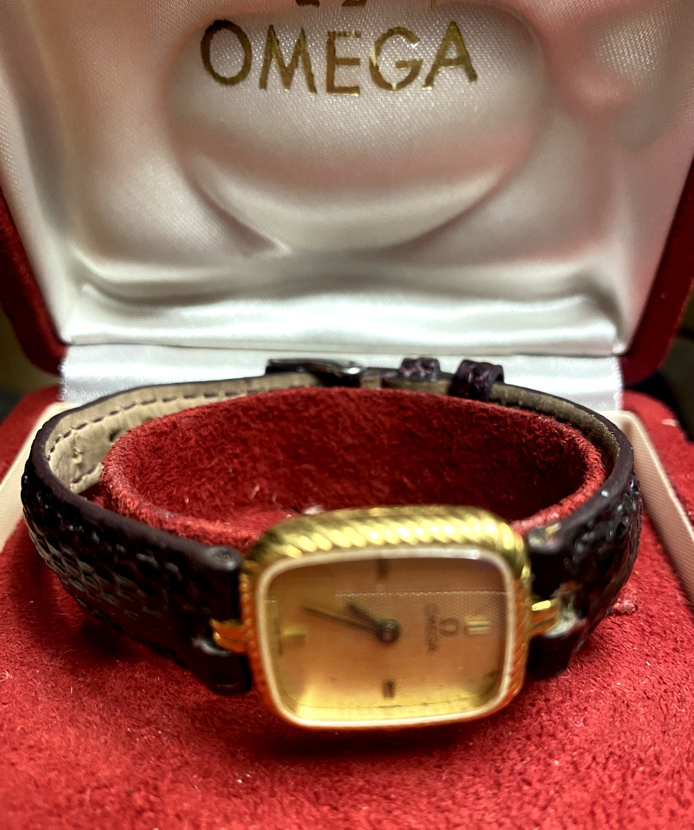  Beautiful Rectangular Gold Ladies' Watch With A Lizard Strap, Omega Brand, Hallmarked, Quartz Movement-photo-5