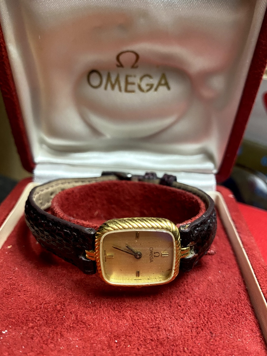  Beautiful Rectangular Gold Ladies' Watch With A Lizard Strap, Omega Brand, Hallmarked, Quartz Movement-photo-7