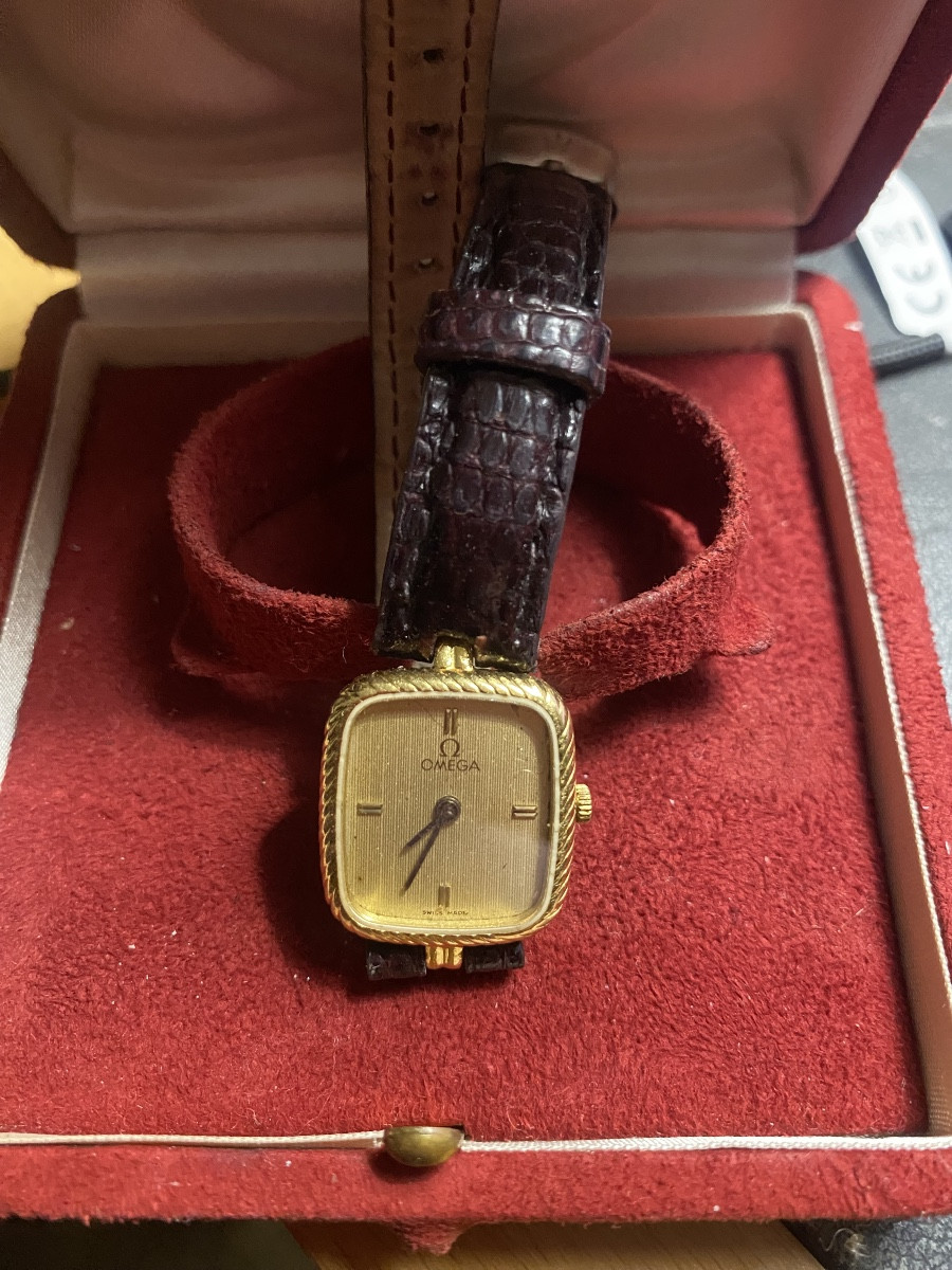  Beautiful Rectangular Gold Ladies' Watch With A Lizard Strap, Omega Brand, Hallmarked, Quartz Movement-photo-8