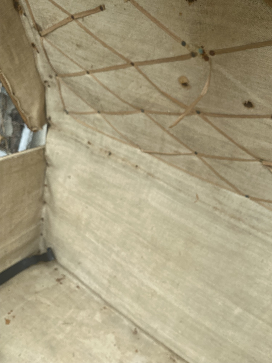 "Malle Noble de Carrosse " cloutée en cuir couvercle bombé, d'époque Louis XIV a façade décorée-photo-7