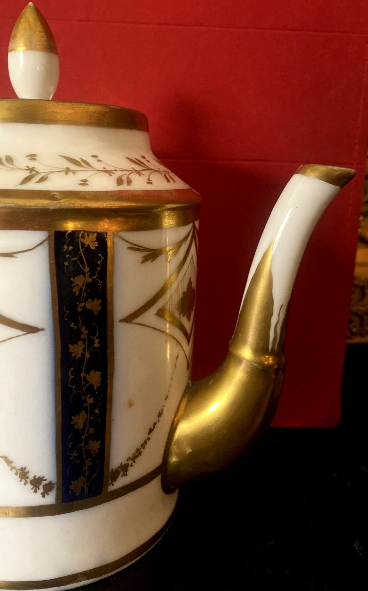 Belle  grande cafetière  fin du XVIIIème Directoire en porcelaine de Paris a motifs or et bleu -photo-4