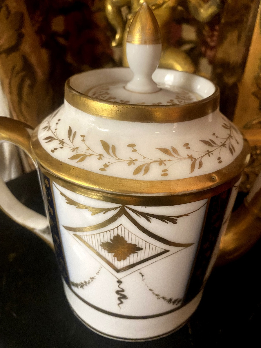 Belle  grande cafetière  fin du XVIIIème Directoire en porcelaine de Paris a motifs or et bleu -photo-2