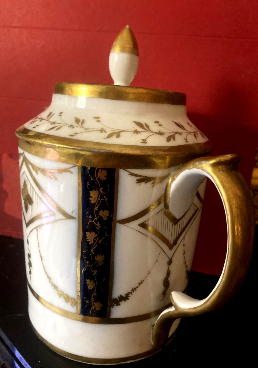 Belle  grande cafetière  fin du XVIIIème Directoire en porcelaine de Paris a motifs or et bleu -photo-4
