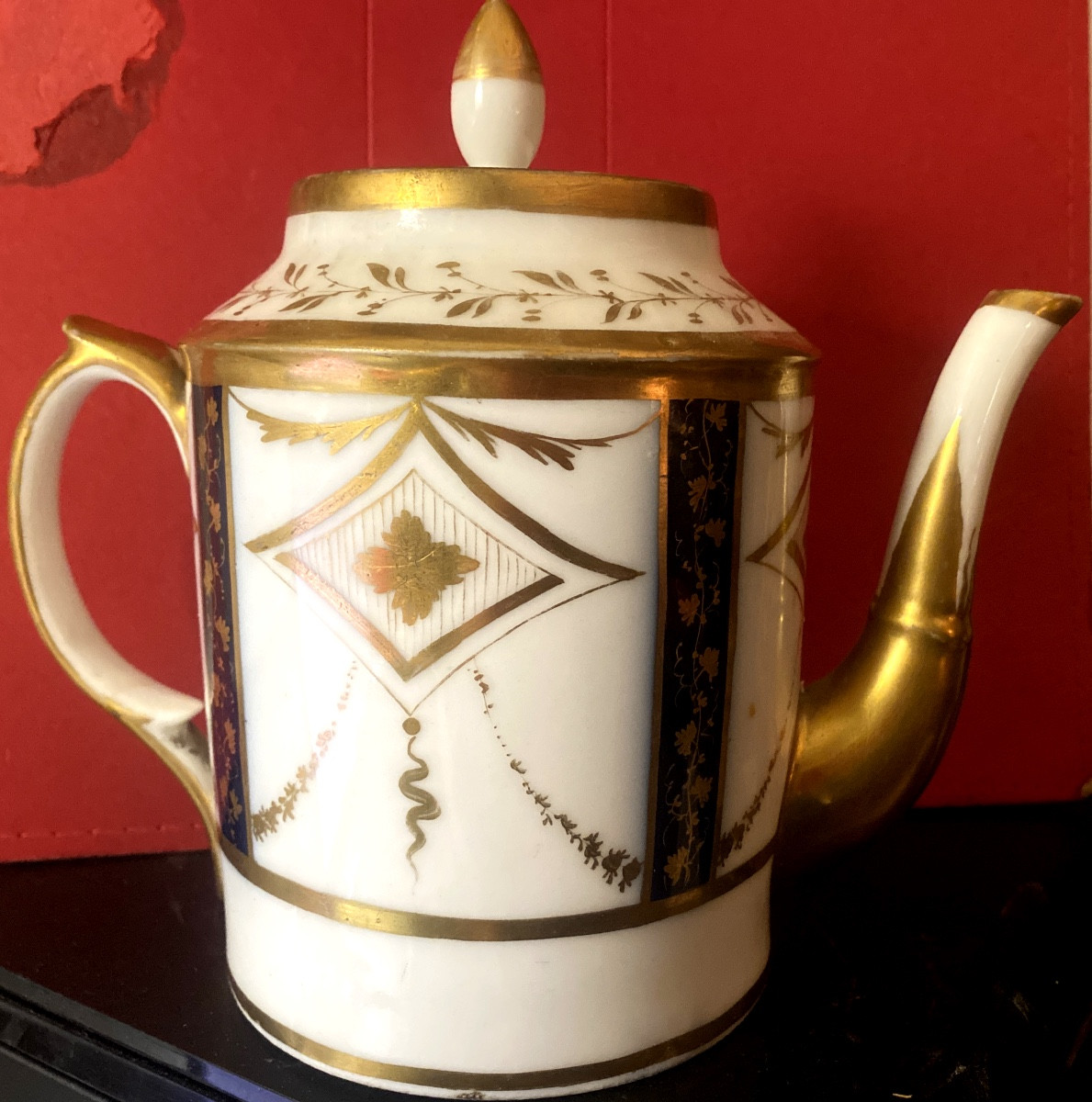 Belle  grande cafetière  fin du XVIIIème Directoire en porcelaine de Paris a motifs or et bleu -photo-5