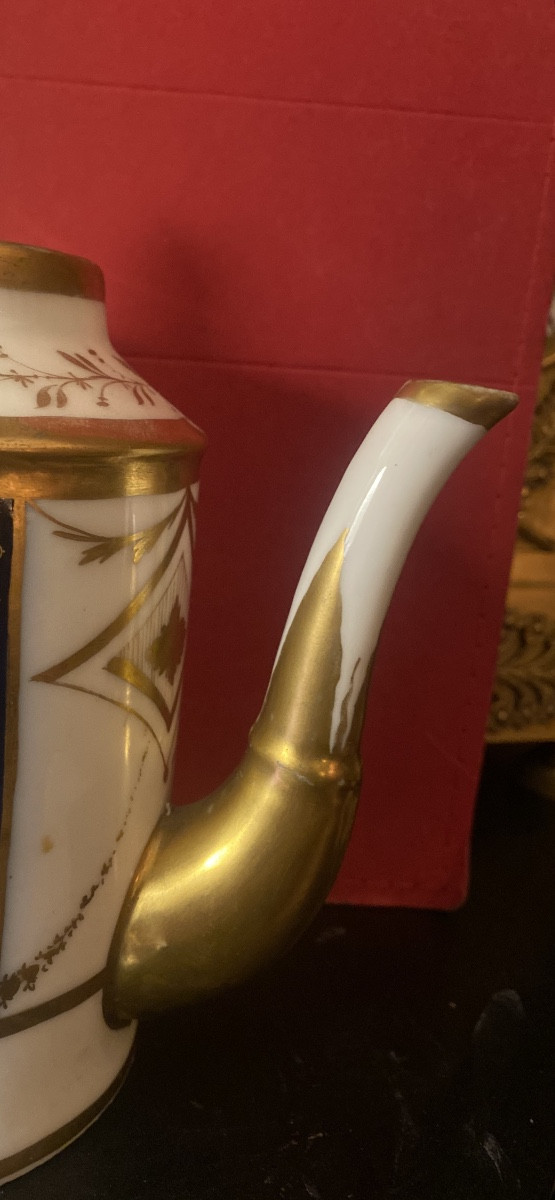 Belle  grande cafetière  fin du XVIIIème Directoire en porcelaine de Paris a motifs or et bleu -photo-8