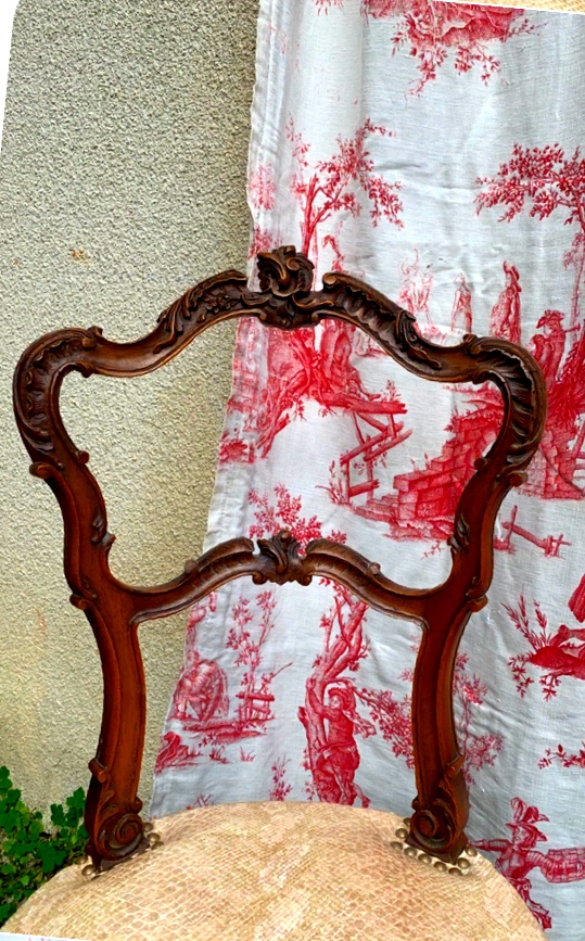 Paire de chaises en noyer richement sculptée de style" Roccoco" fin XIXème recouverte  S lézard-photo-2