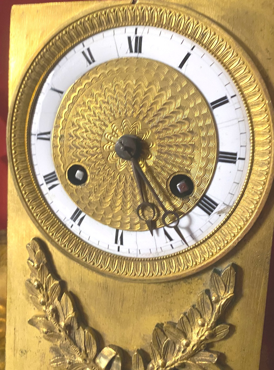 Pendule borne avec un cupidon ailé lion allongé époque Charles X en bronze doré cadran émaillé-photo-4