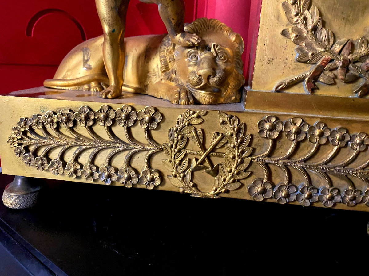 Pendule borne avec un cupidon ailé lion allongé époque Charles X en bronze doré cadran émaillé-photo-6