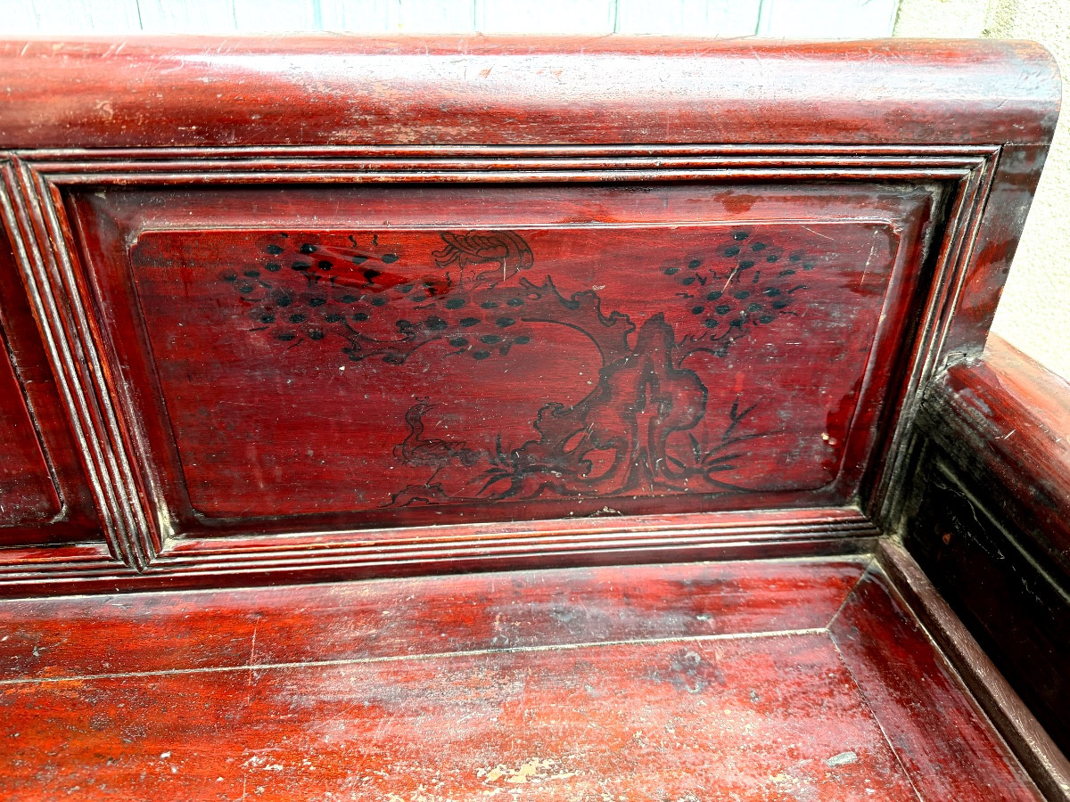 Elégante banquette, Indo-Chinoise a dosser et accotoirs trois panneaux laqués pieds chantournés-photo-1