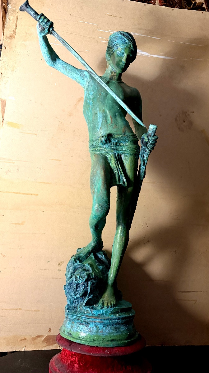 Grand élégant bronze fin XIXème patine verte David terrassant Goliath d'après Mercier soclé