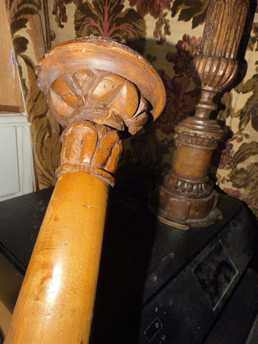 2 grands piques cierges,  en bois naturel patinés sculptés godronnés pieds trois ressauts 17ème-photo-4