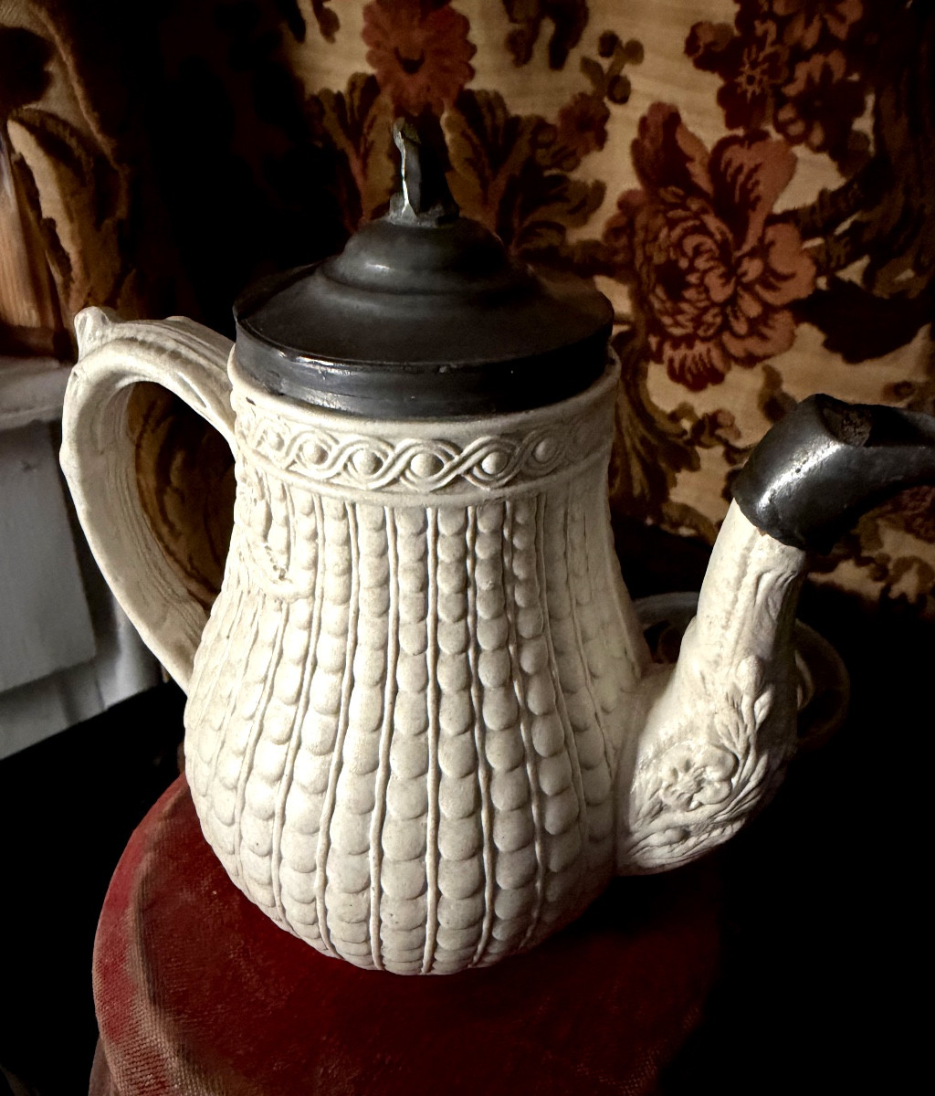  Charming English Earthenware Ewer In White With A Pewter Lid And Spout, 19th Century -photo-3